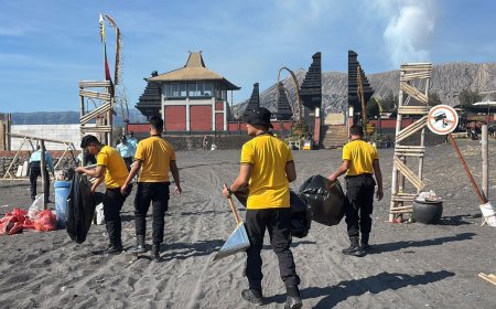 Gunung Bromo Dibersihkan Polres Probolinggo Setelah Ritual Yadnya Kasada